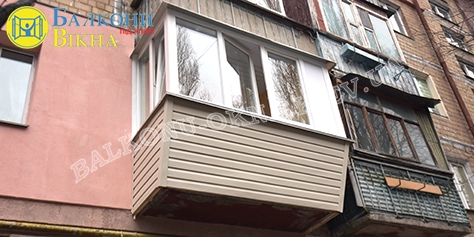 Балкон з виносом по підвіконню